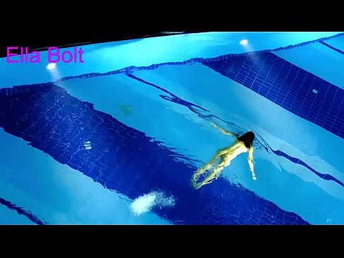 ❤️ Es nevaru beigt skatīties, jauna blondīne pieķerta peldoties kaila ELLA BOLT kūrorta baseinā ❤️ Sekss video pie lv.raceporn.ru ❤