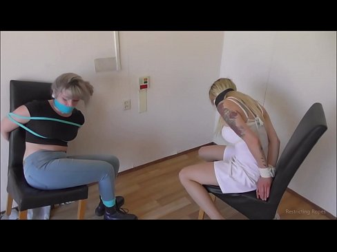 ❤️ Atkarīga / sasietas un ar aizliktām mutēm / damsel in distress ❤️ Sekss video pie lv.raceporn.ru ❤